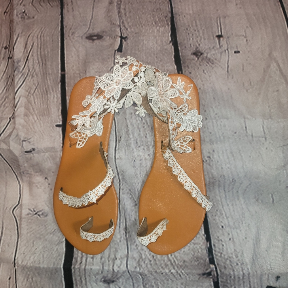 Beautiful dainty sandals...